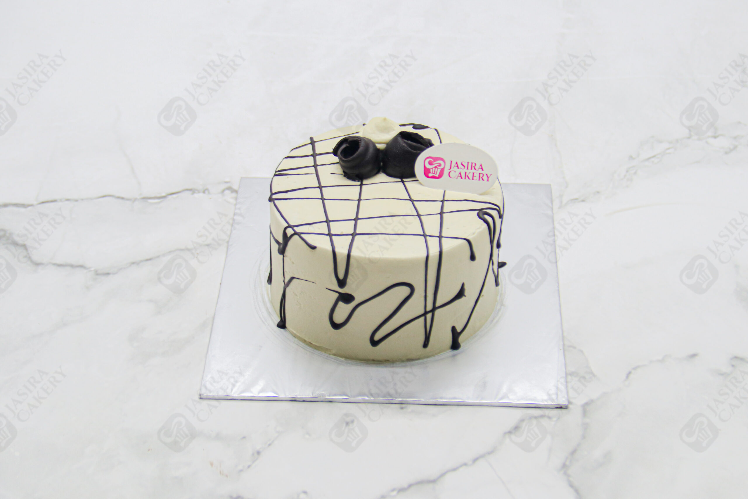Classic Vanilla Drip 12cm by Jasira Cakery - Image 4