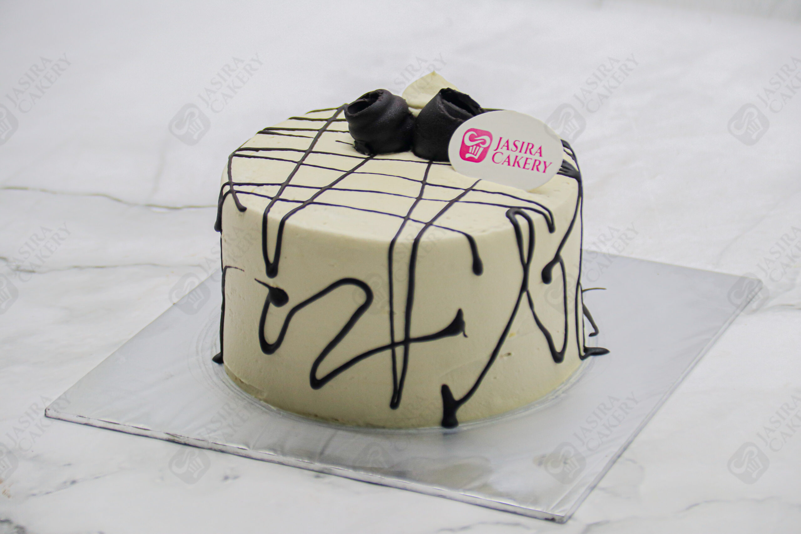 Classic Vanilla Drip 12cm by Jasira Cakery - Image 3