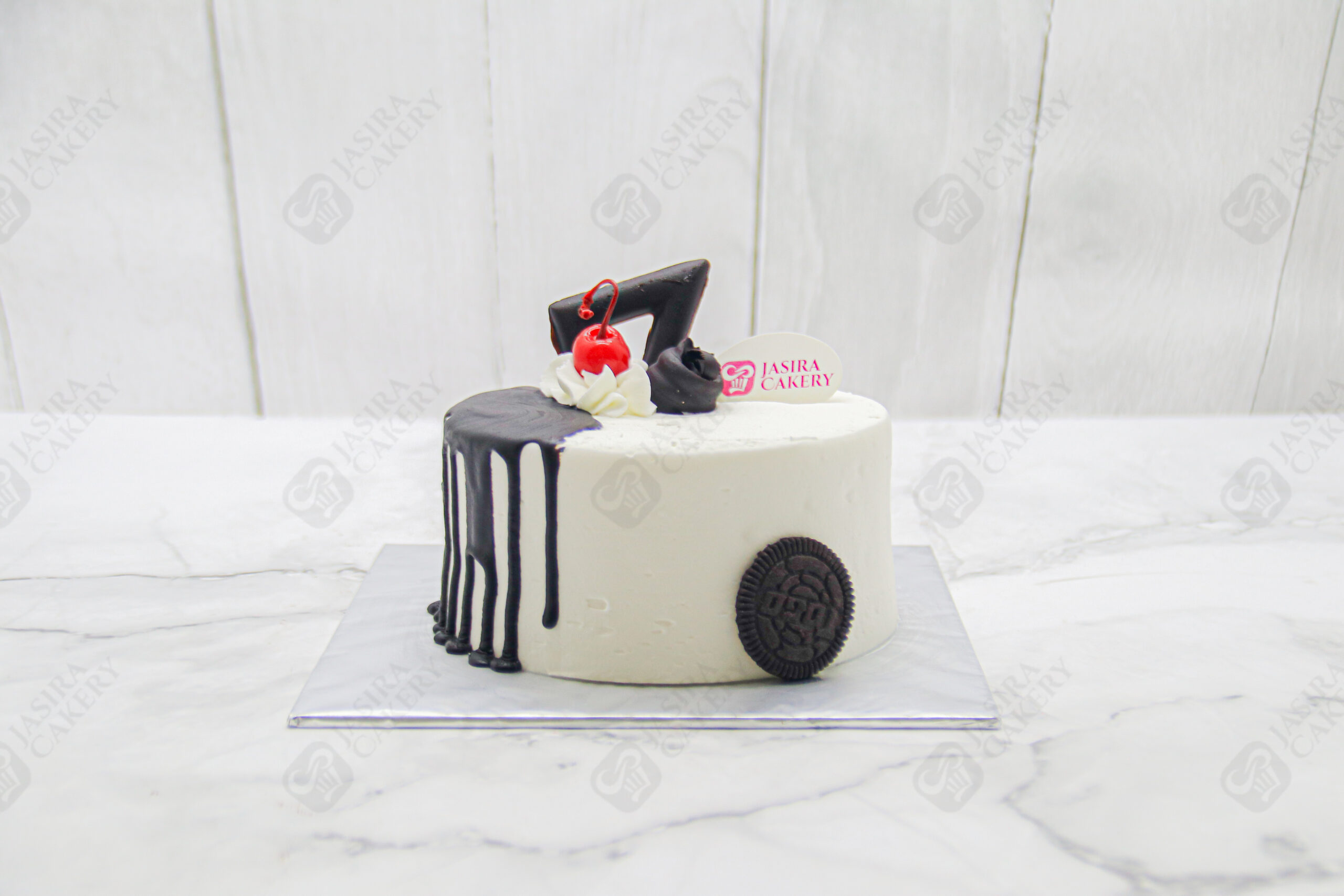 Classic Harmony Dripcake 12cm by Jasira Cakery - Image 5