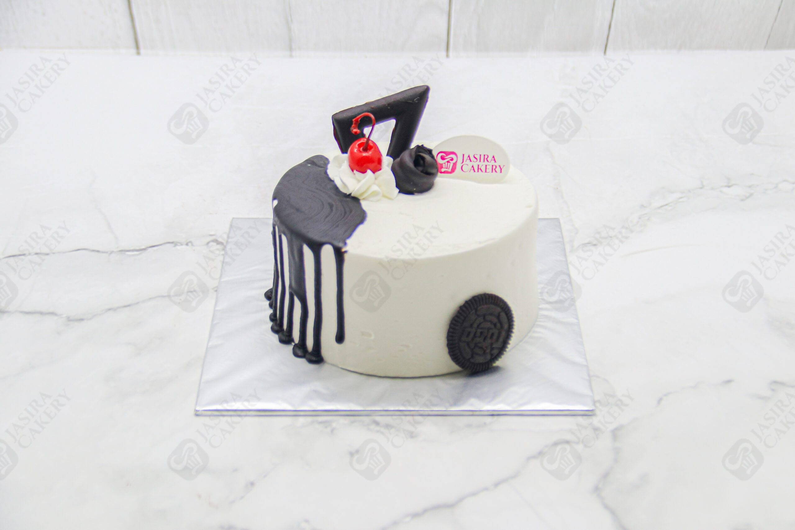 Classic Harmony Dripcake 12cm by Jasira Cakery - Image 4