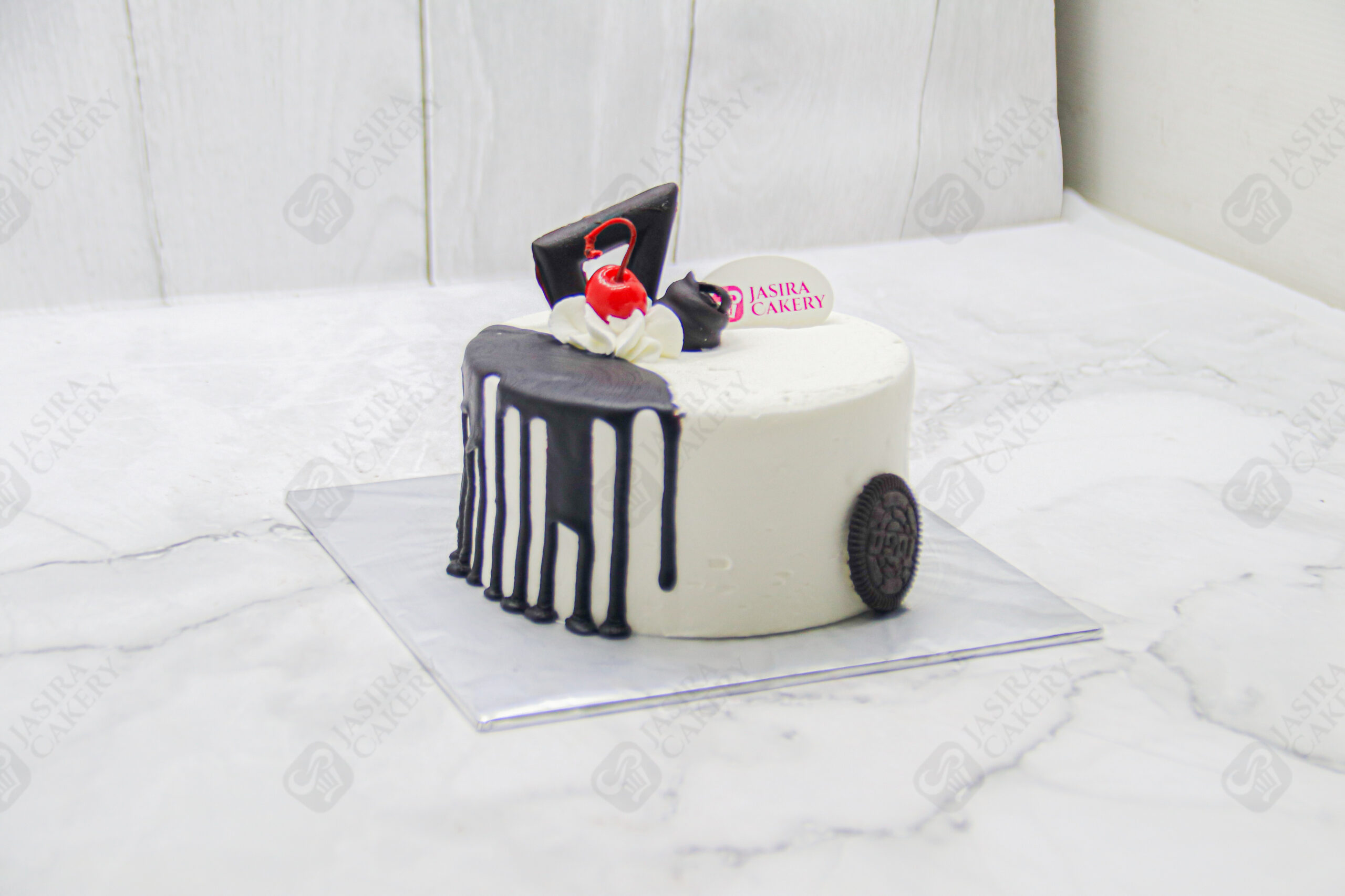 Classic Harmony Dripcake 12cm by Jasira Cakery - Image 3