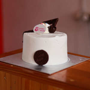 Classic Harmony Dripcake 12cm by Jasira Cakery
