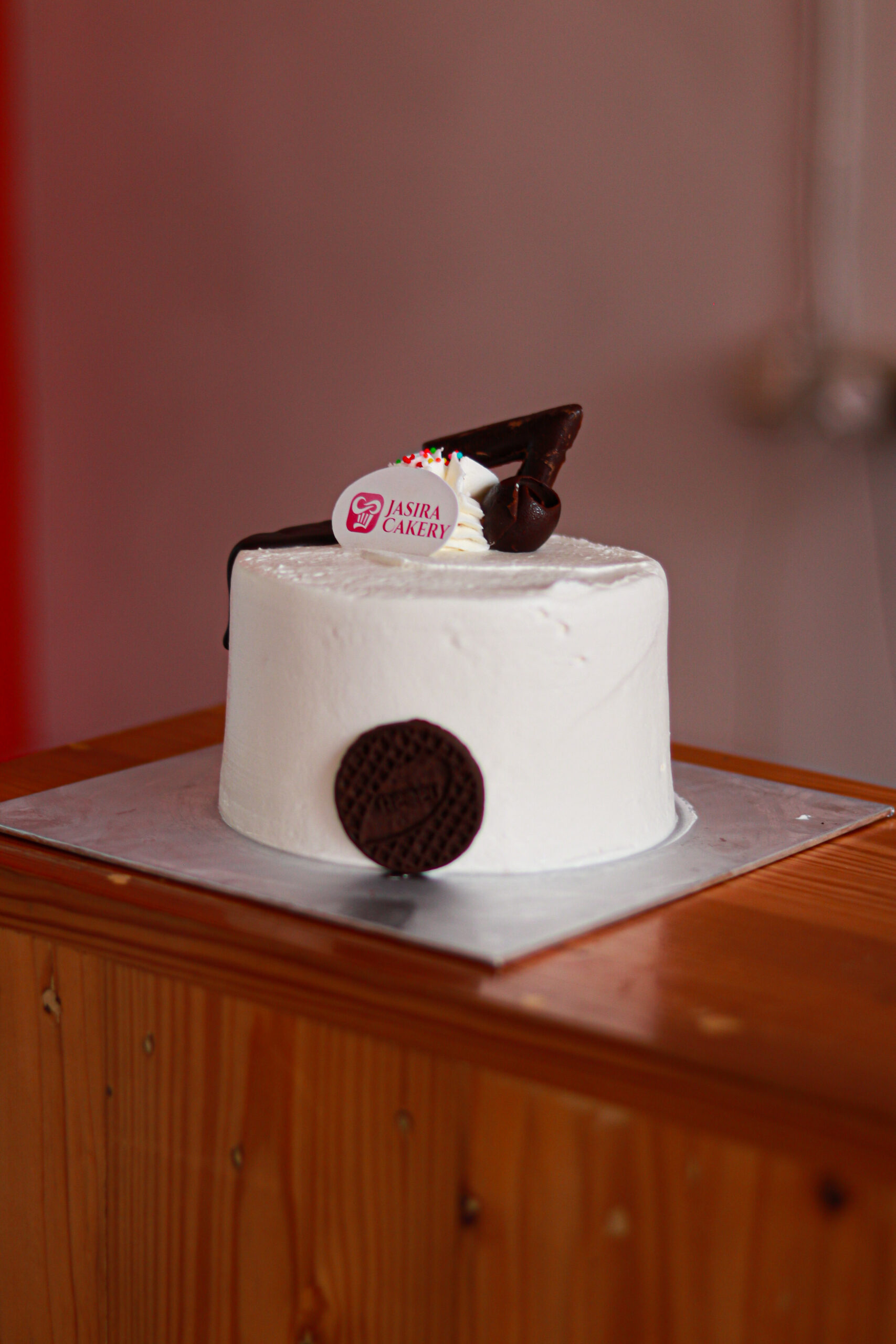 Classic Harmony Dripcake 12cm by Jasira Cakery