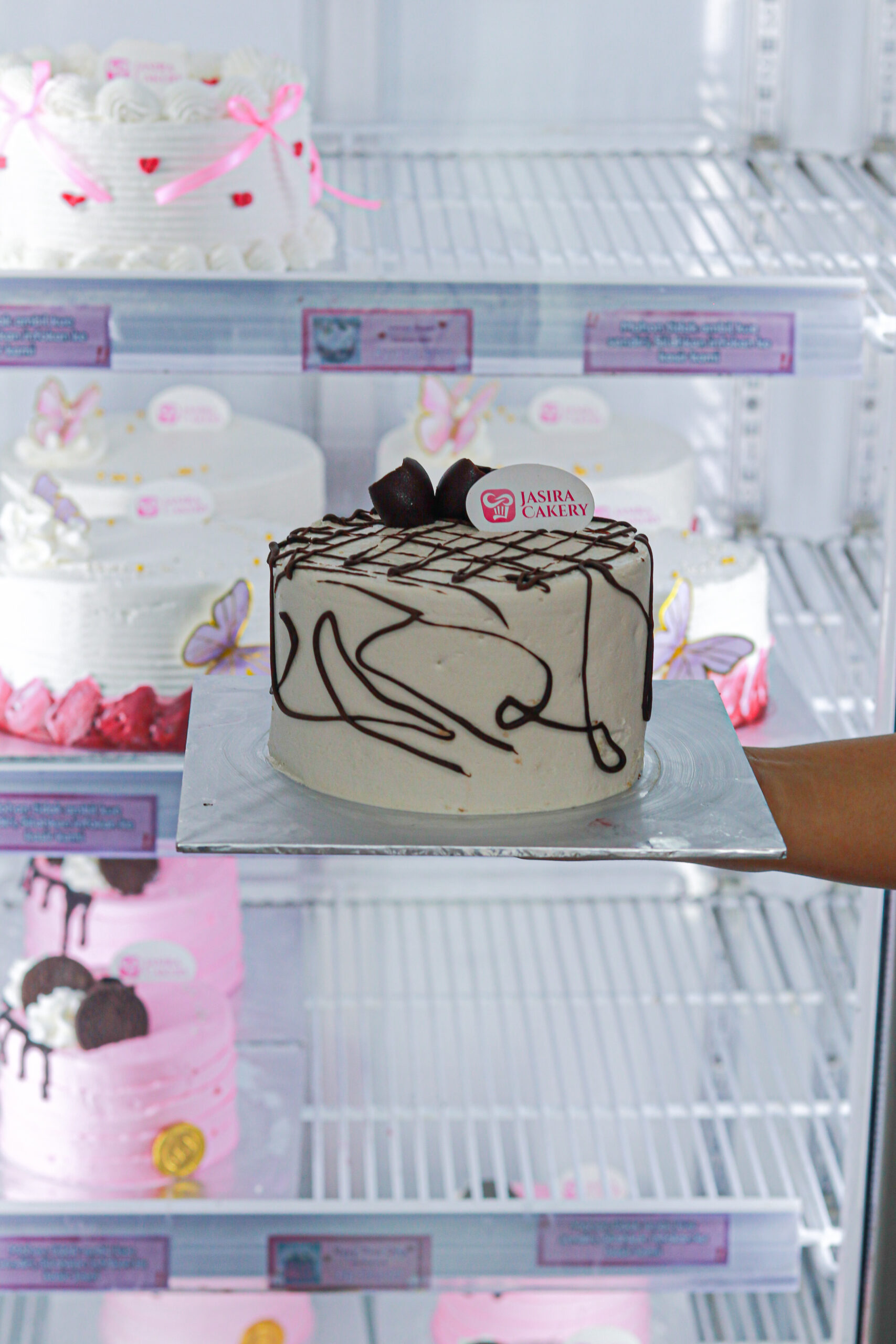 Classic Vanilla Drip 12cm by Jasira Cakery - Gambar 3