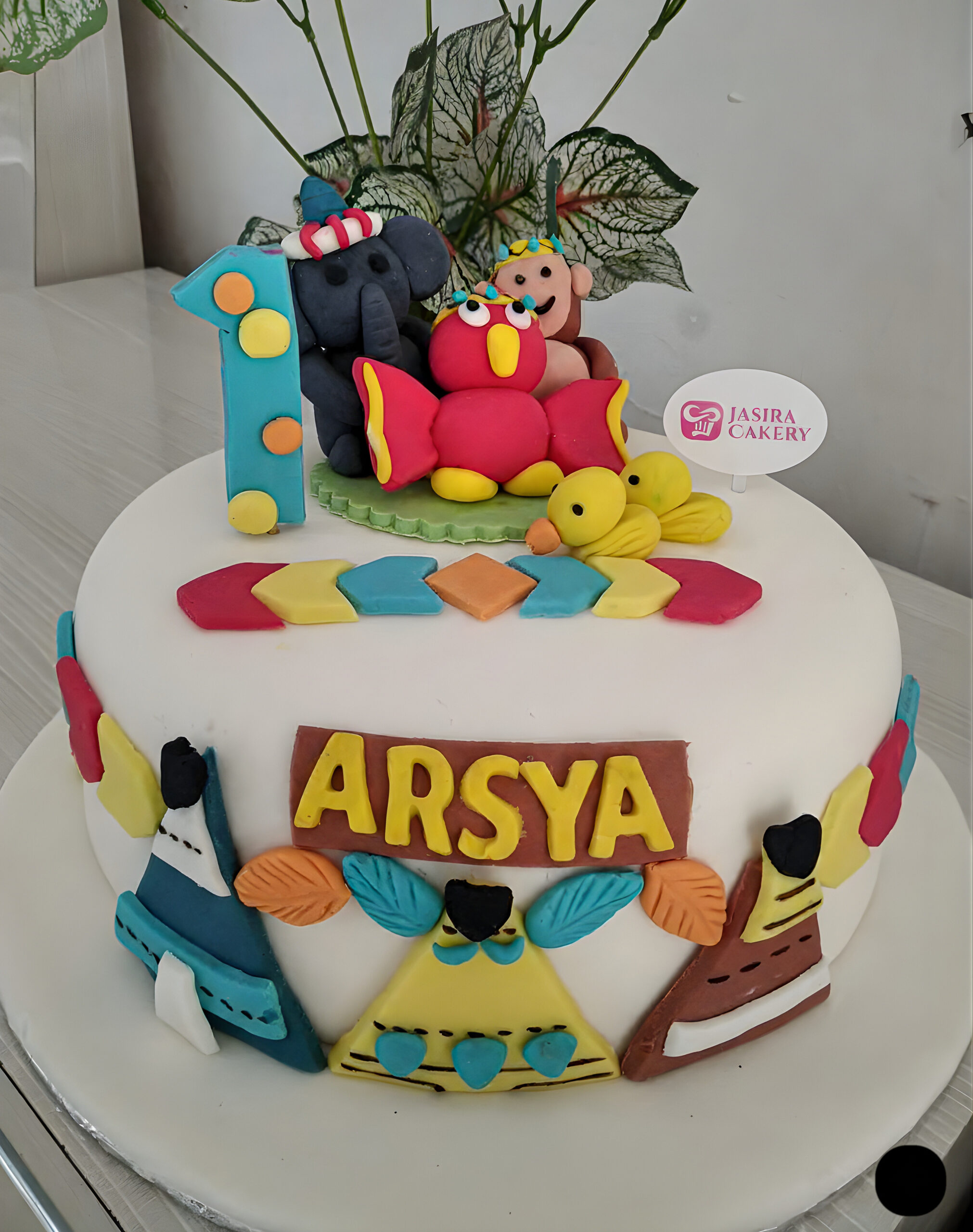 Custom Cake Fondant Tema Zoo by Jasira Cakery