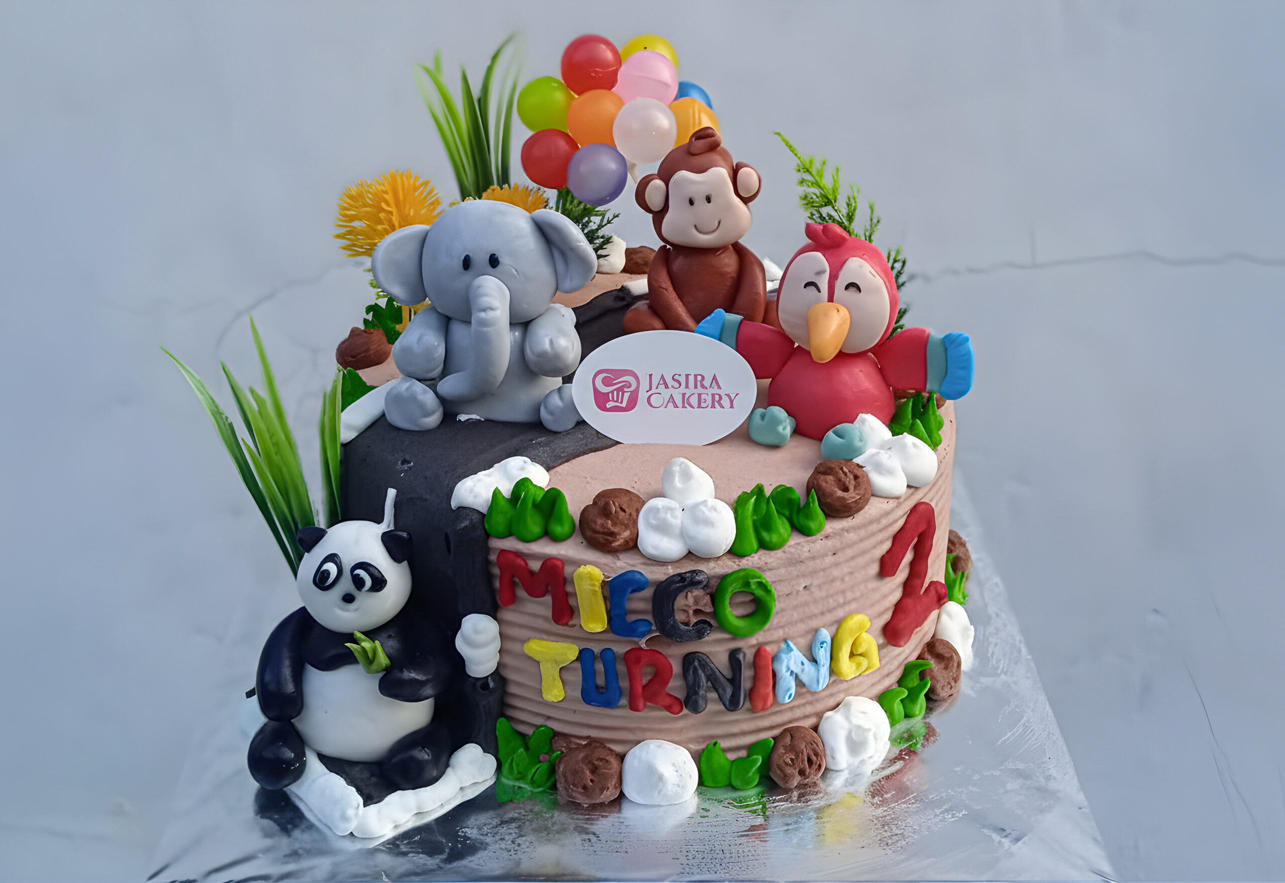 Custom Cake Tema Zoo by Jasira Cakery
