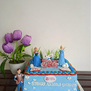 Custom Cake Tema Frozen by Jasira Cakery