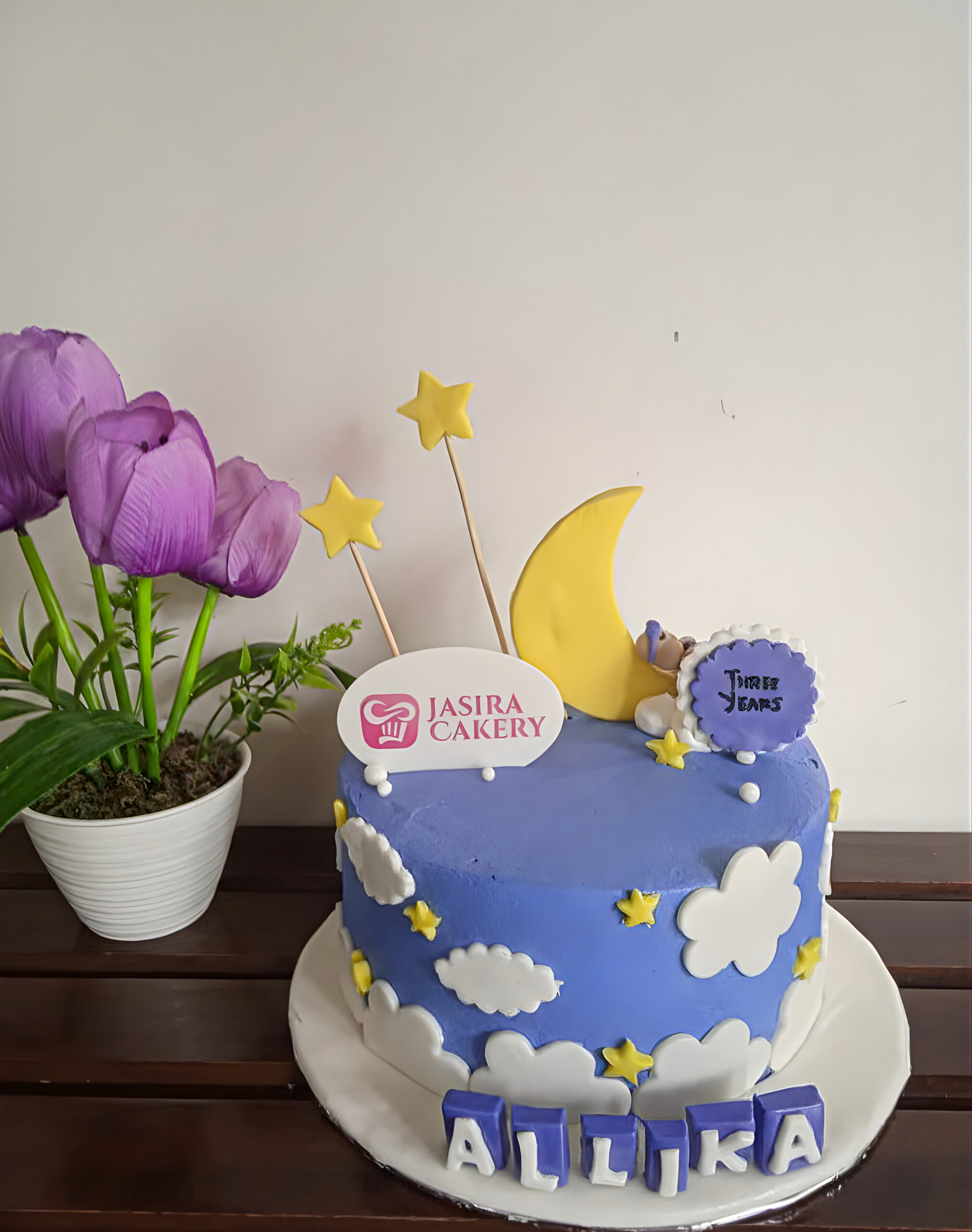 Custom Cake Tema Moon and Clouds by Jasira Cakery