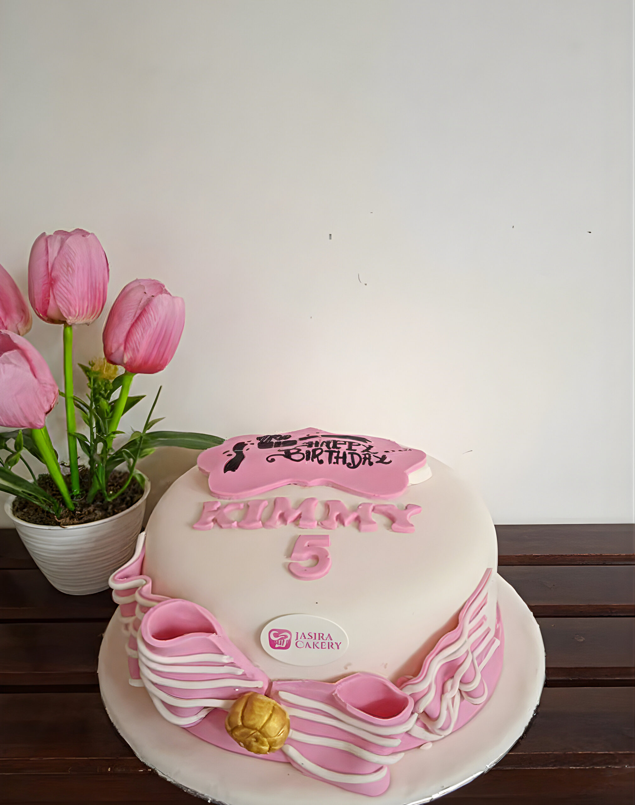Custom Cake Fondant Tema Pink Bow by Jasira Cakery