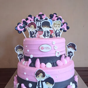 Custom Cake 2 Tingkat Tema BTS by Jasira Cakery