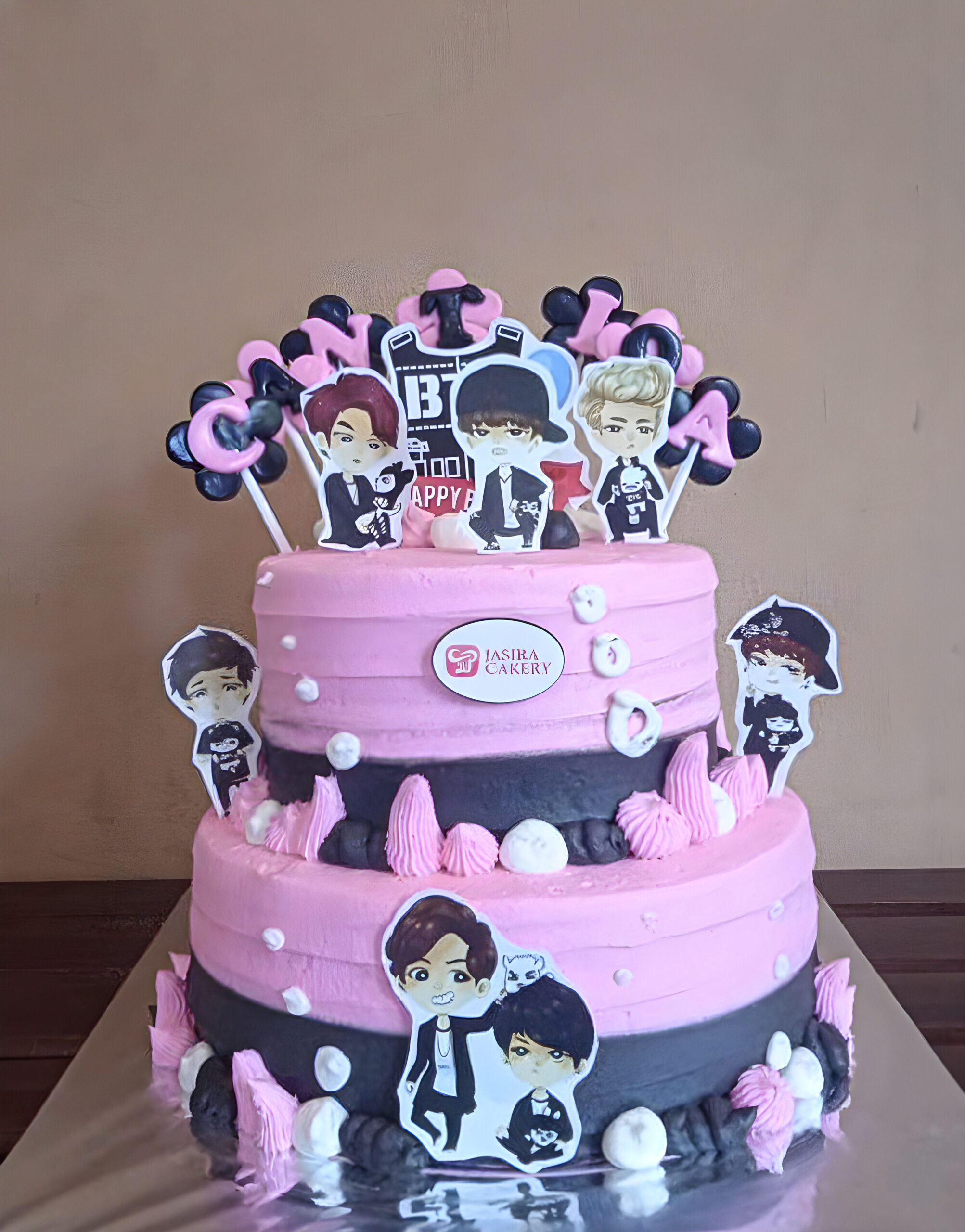 Custom Cake 2 Tingkat Tema BTS by Jasira Cakery