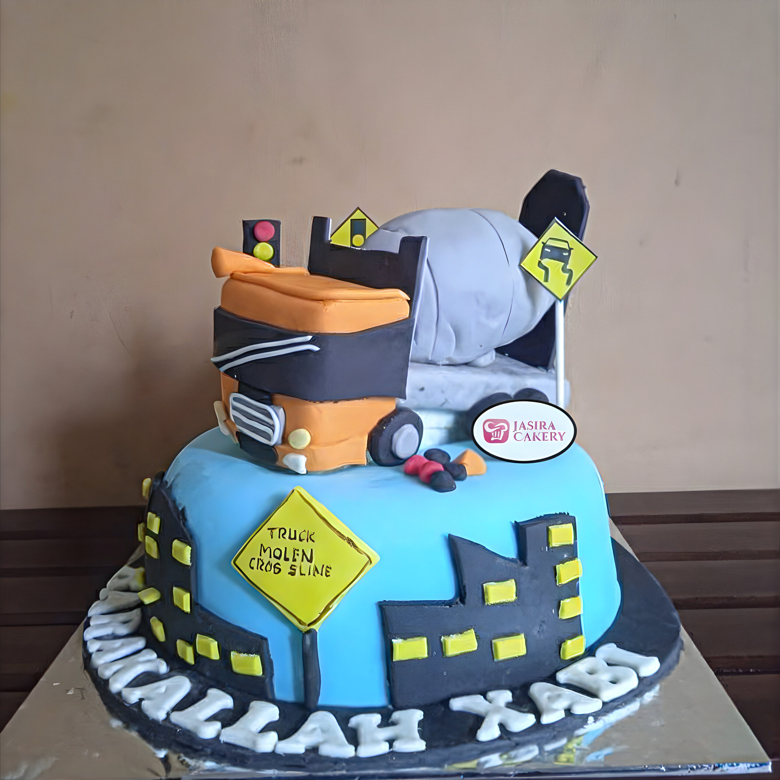 Custom Cake Fondant Tema Mobil Molen by Jasira Cakery