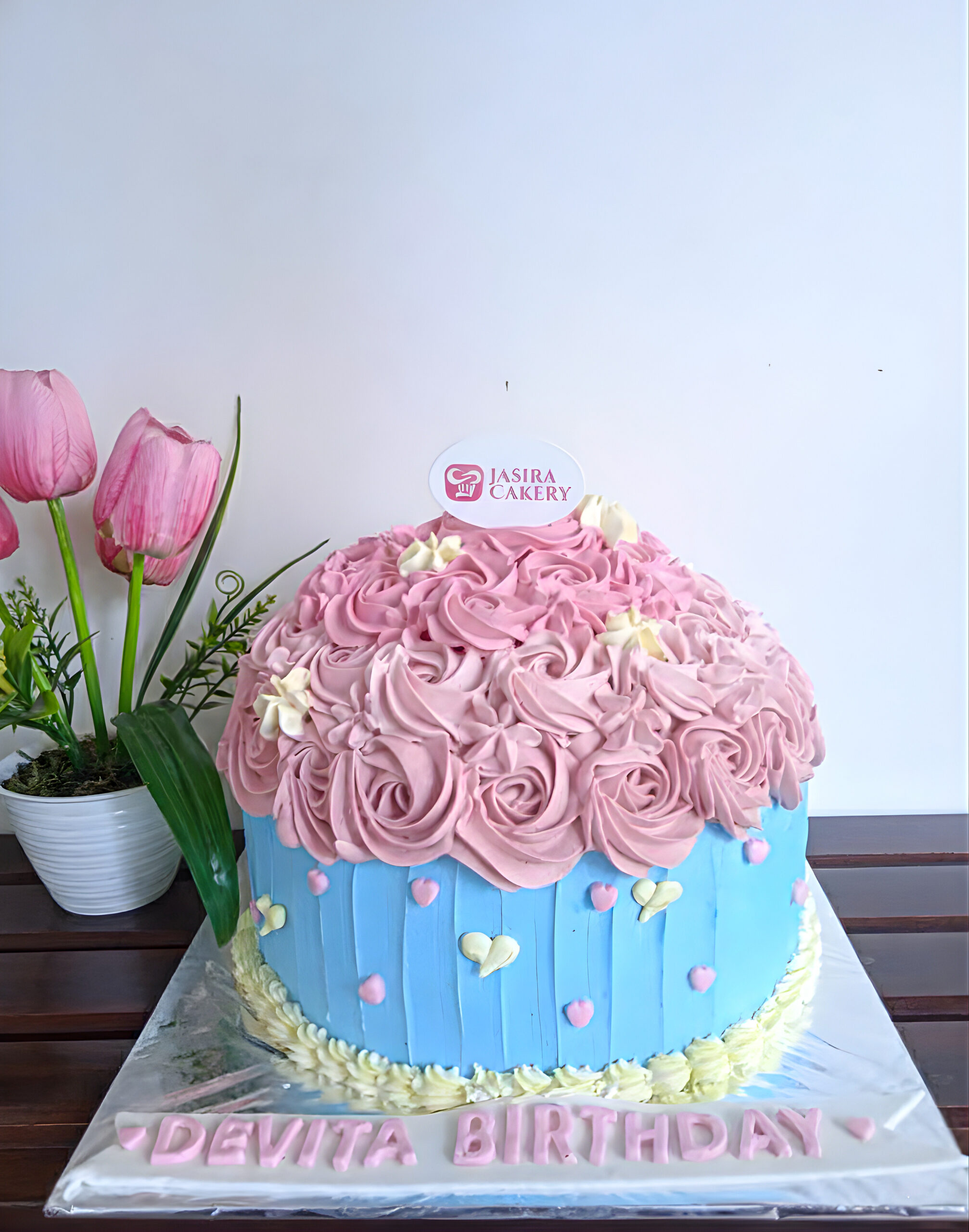 Custom Wedding Cake Hiasan Bunga by Jasira Cakery