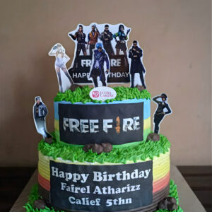 Custom Cake 2 Tingkat Tema Free Fire by Jasira Cakery
