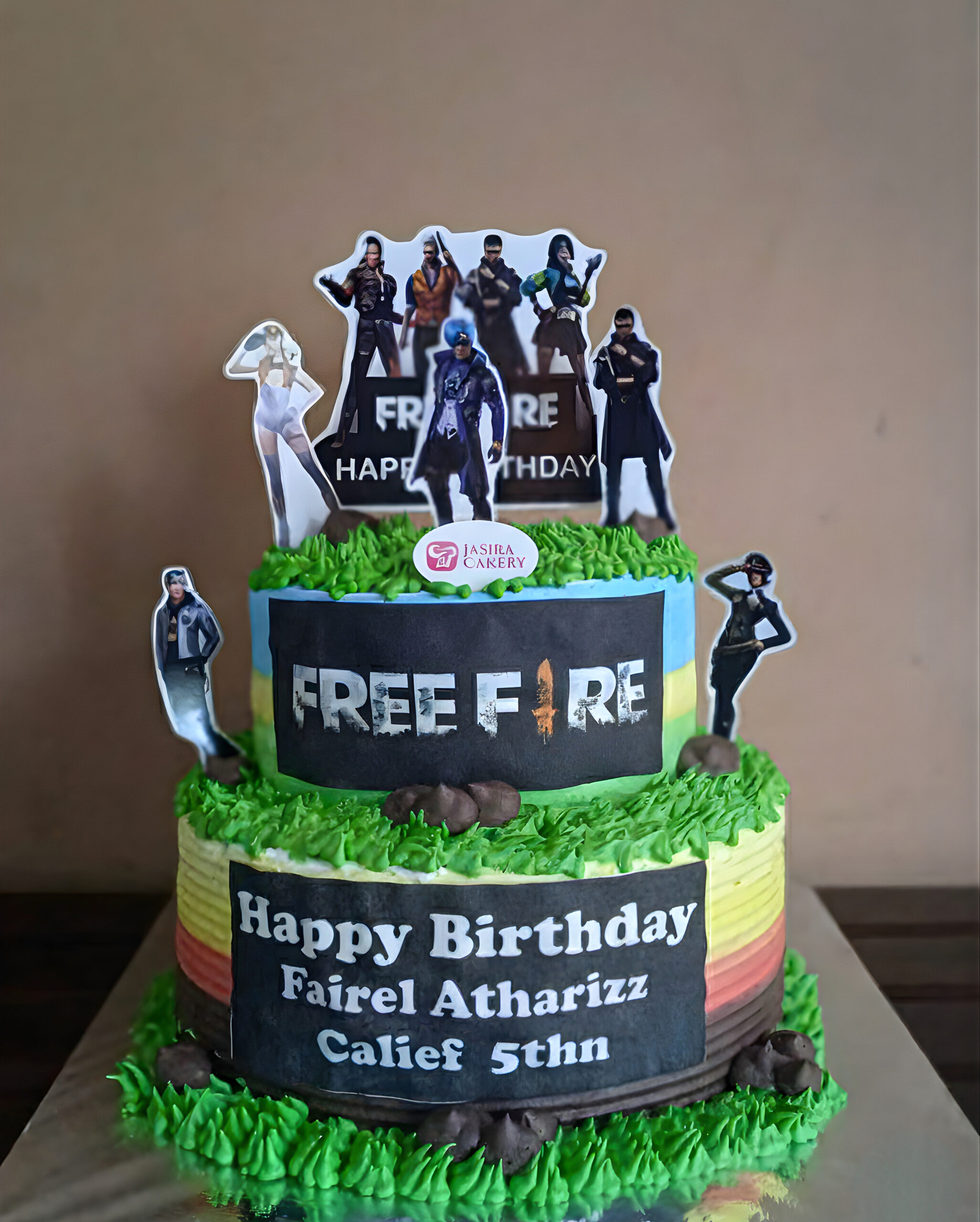 Custom Cake 2 Tingkat Tema Free Fire by Jasira Cakery
