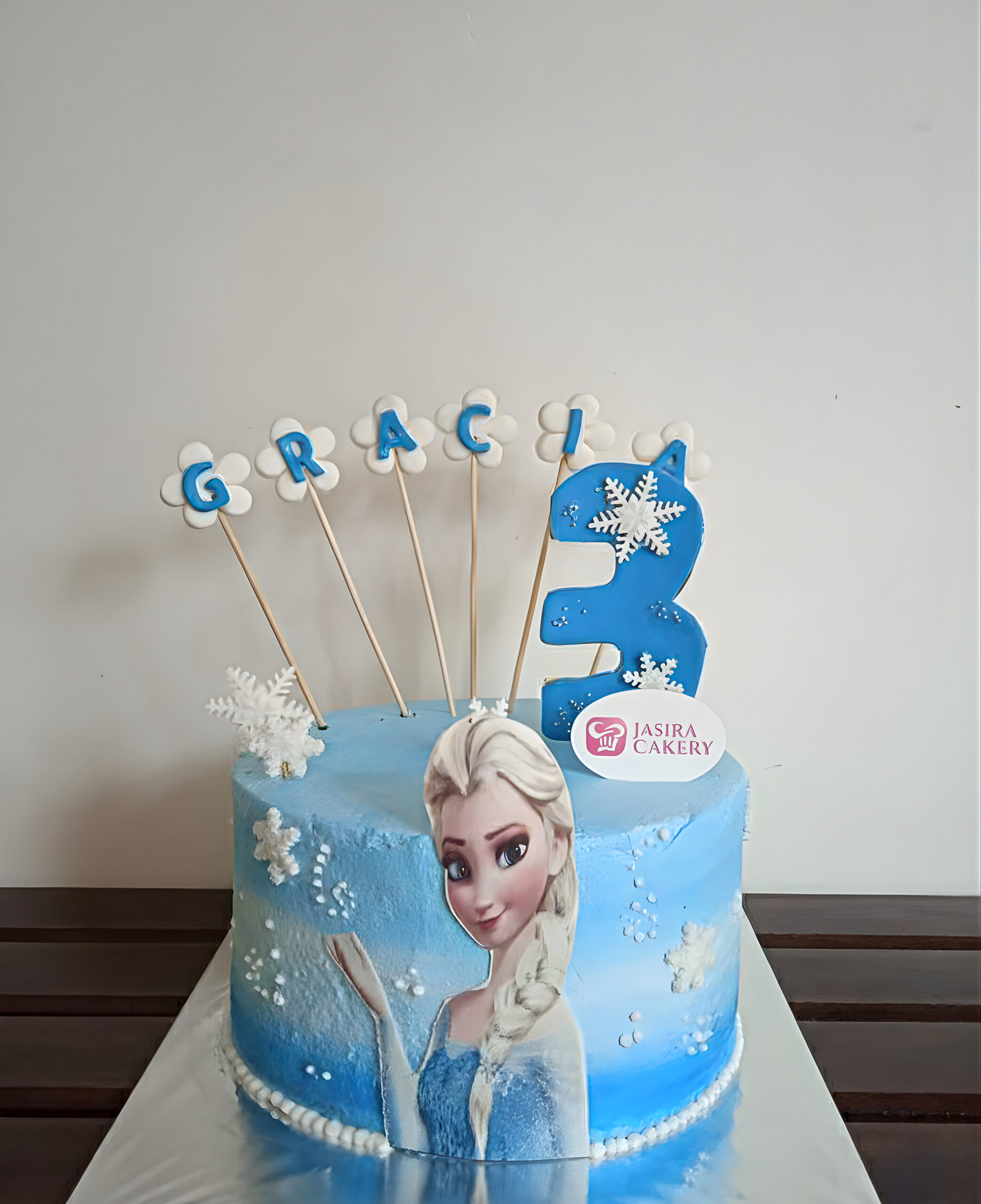 Custom Cake Tema Frozen by Jasira Cakery