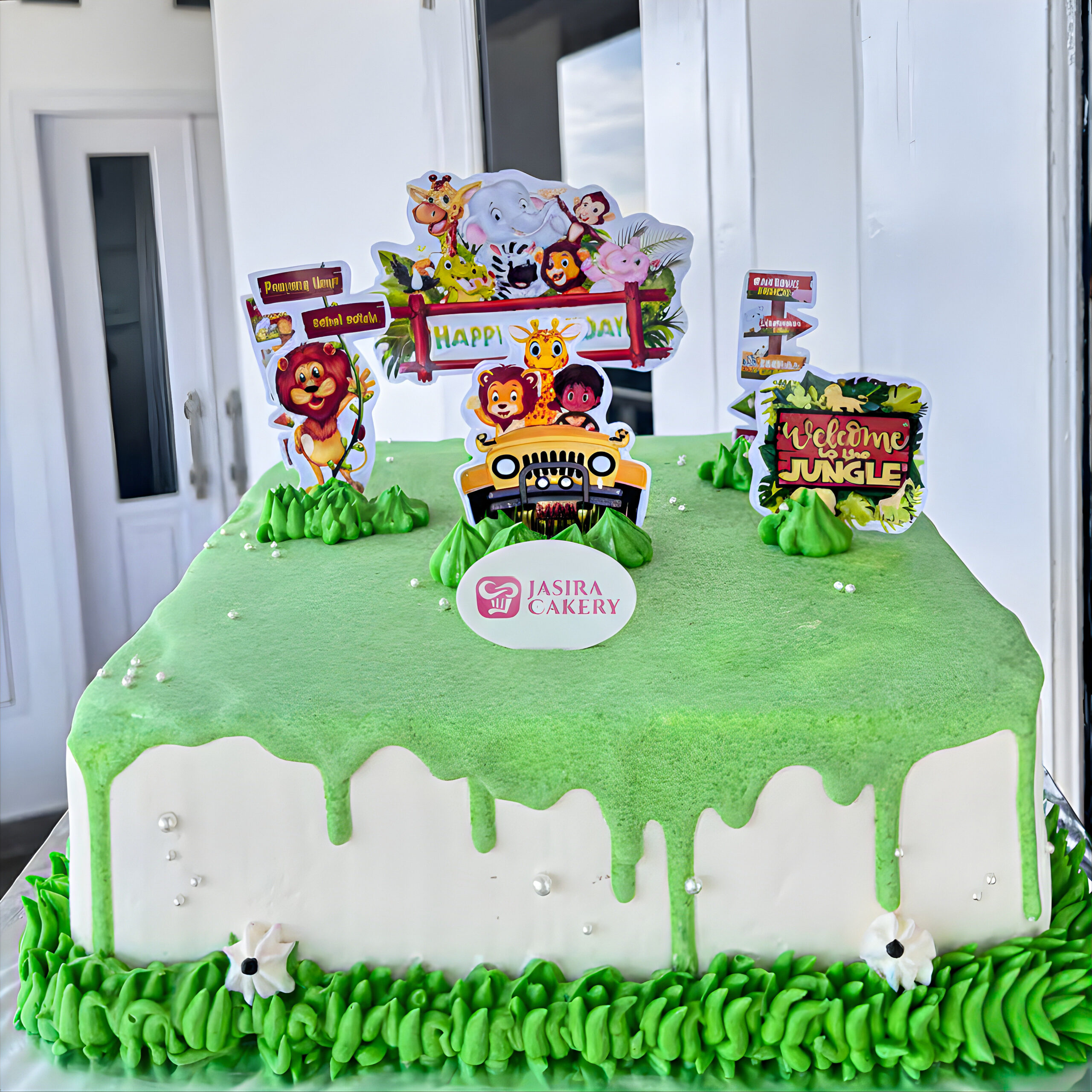 Custom Cake Tema Jungle by Jasira Cakery