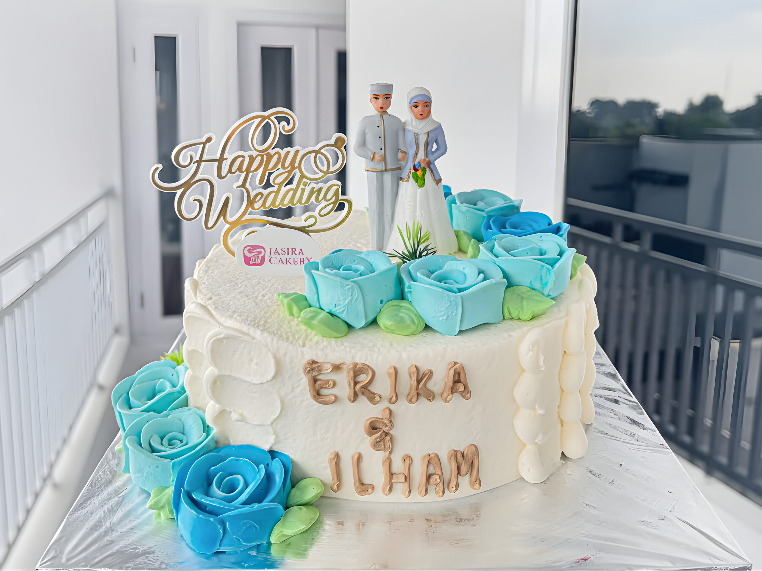 Custom Wedding Cake by Jasira Cakery