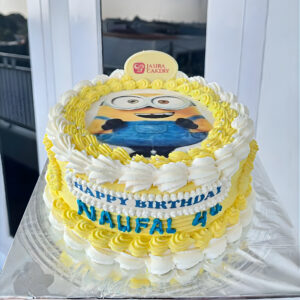 Custom Edible Cake Minion by Jasira Cakery