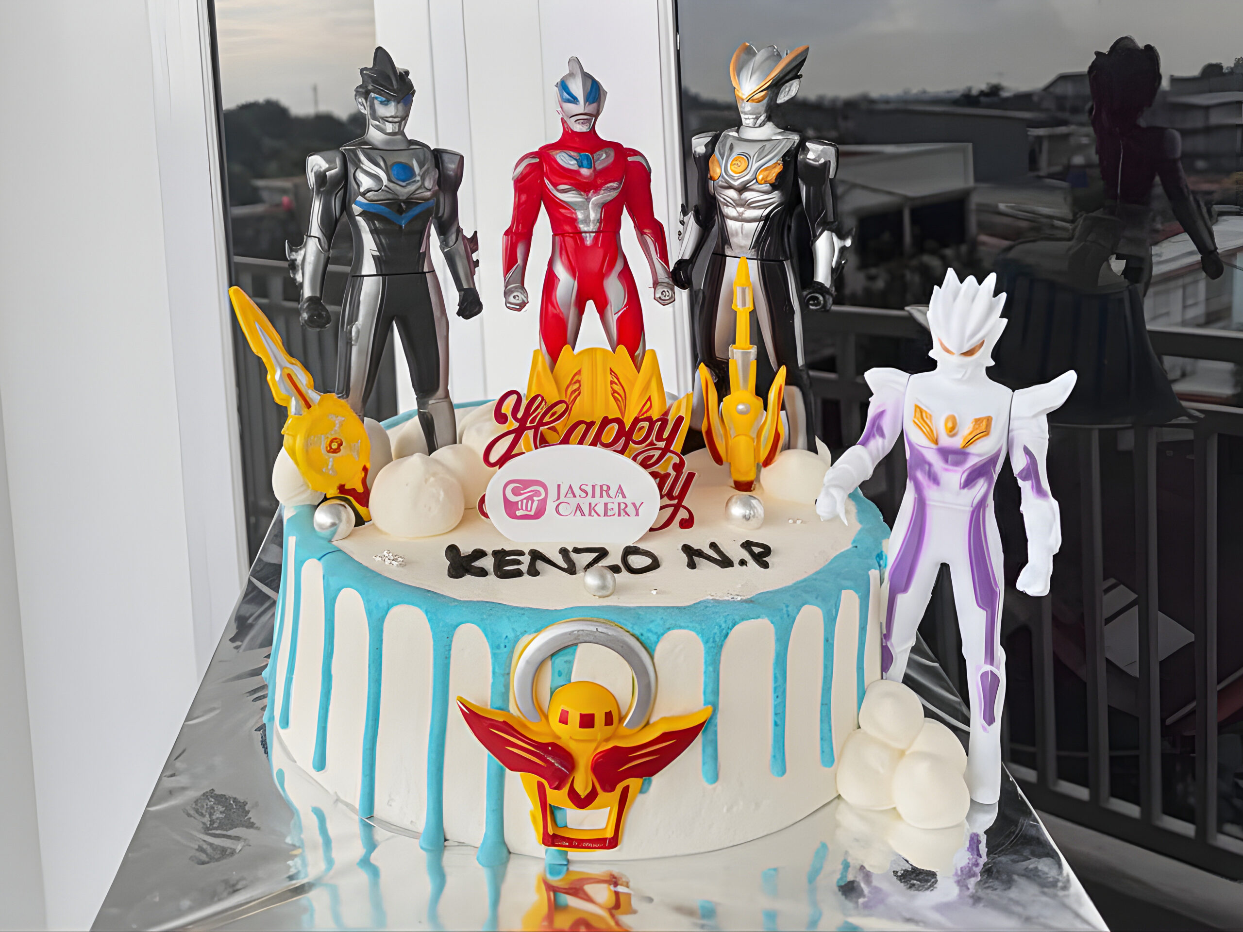 Custom Cake Tema Ultraman by Jasira Cakery