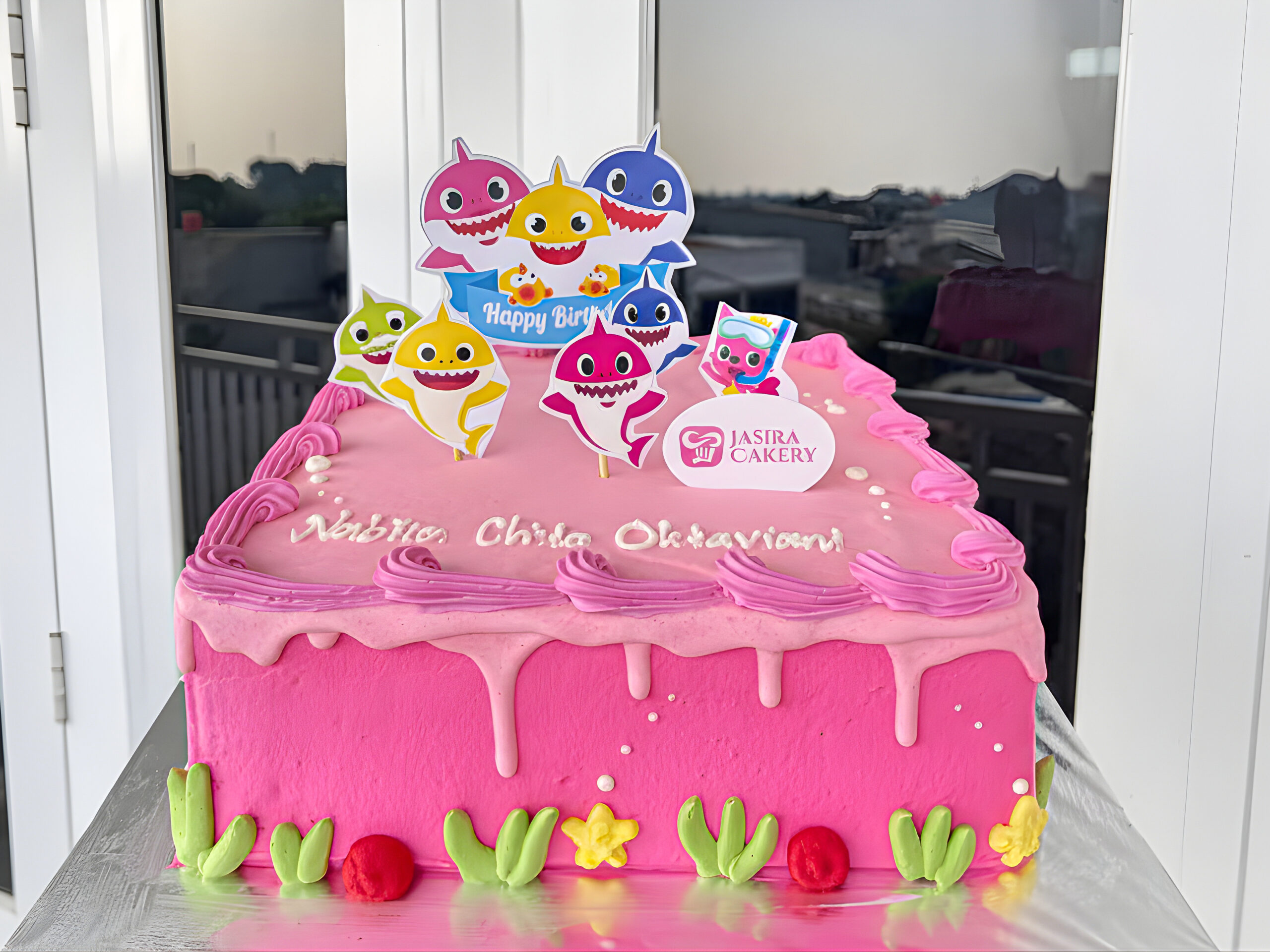 Custom Cake Tema Baby Shark by Jasira Cakery