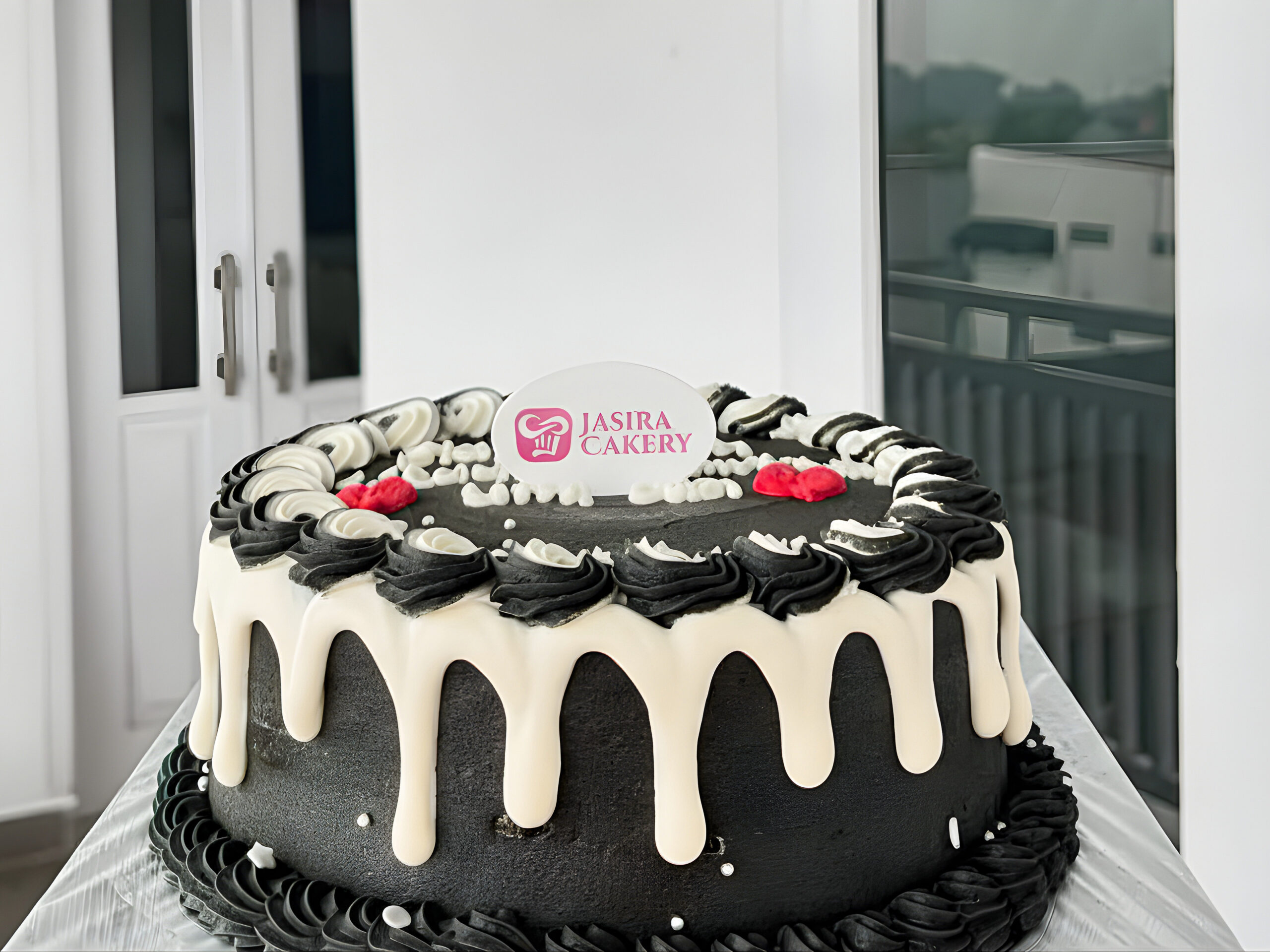 Custom Cake Reguler by Jasira Cakery