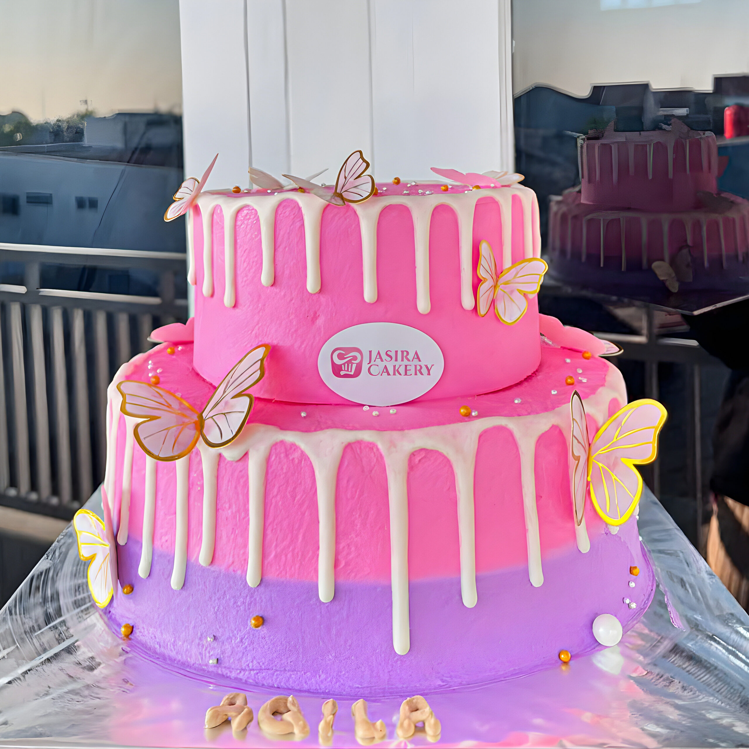 Custom Cake Kupu-Kupu 2 Tingkat by Jasira Cakery