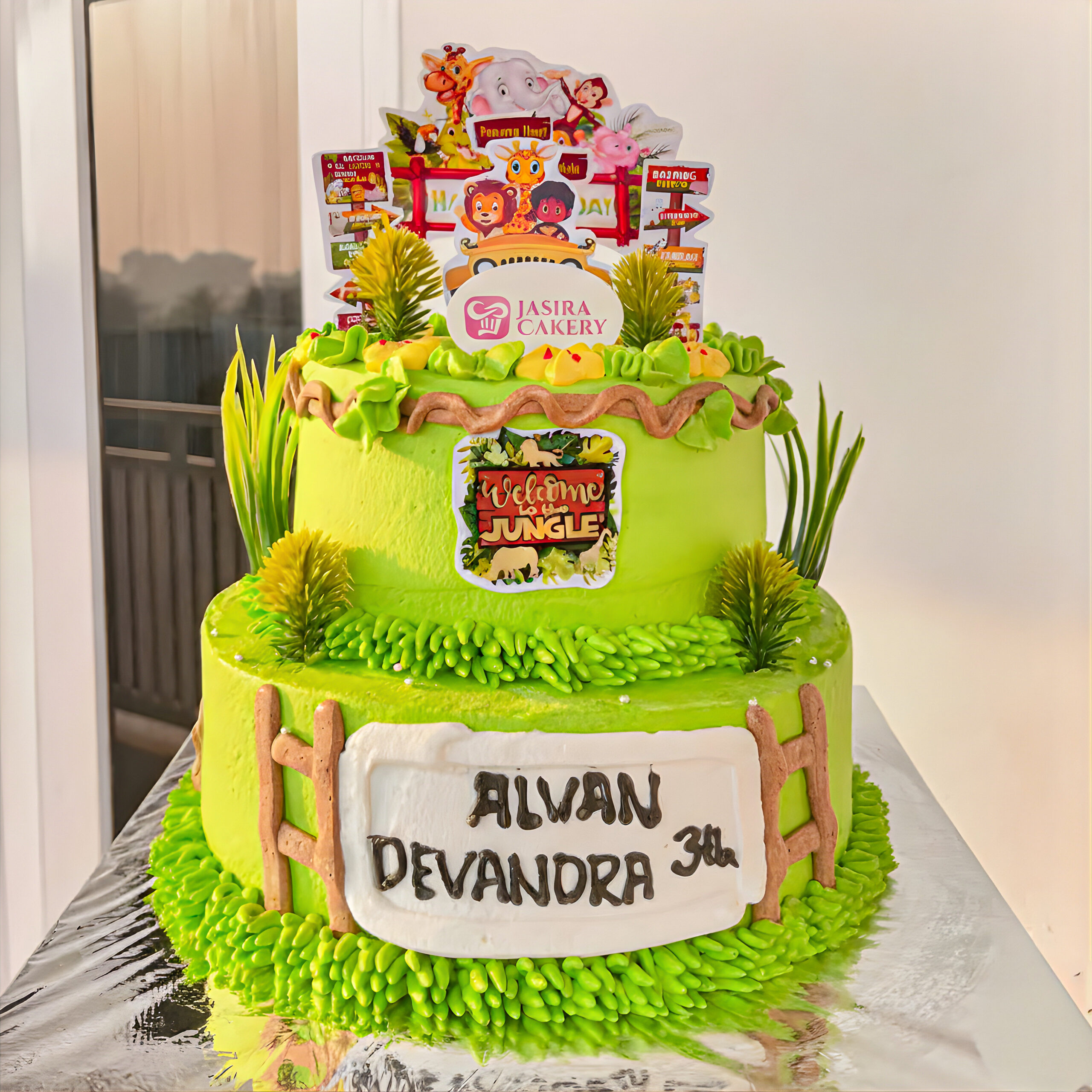 Custom Cake Tema Jungle 2 Tingkat by Jasira Cakery