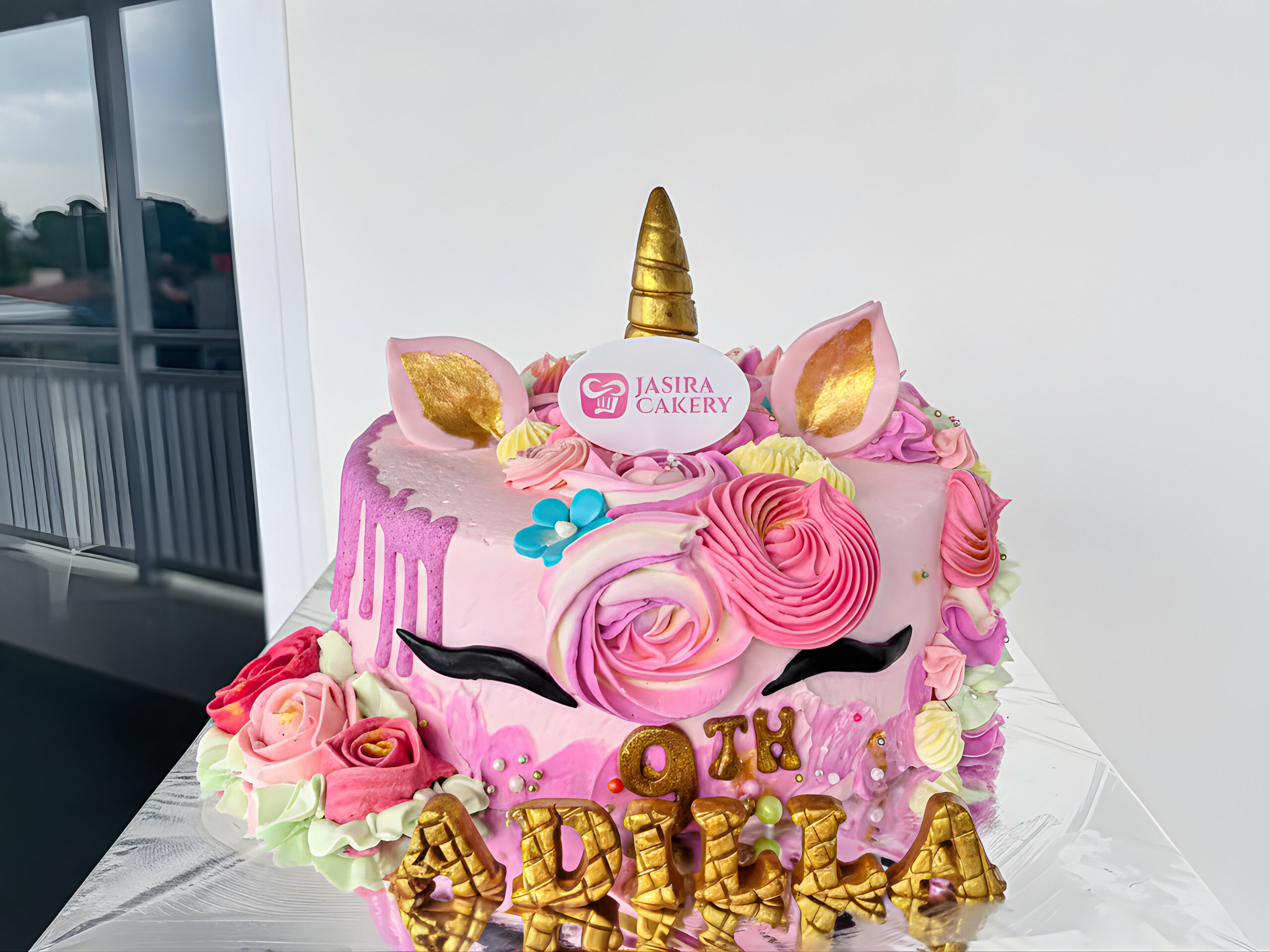 Custom Cake Tema Unicorn by Jasira Cakery
