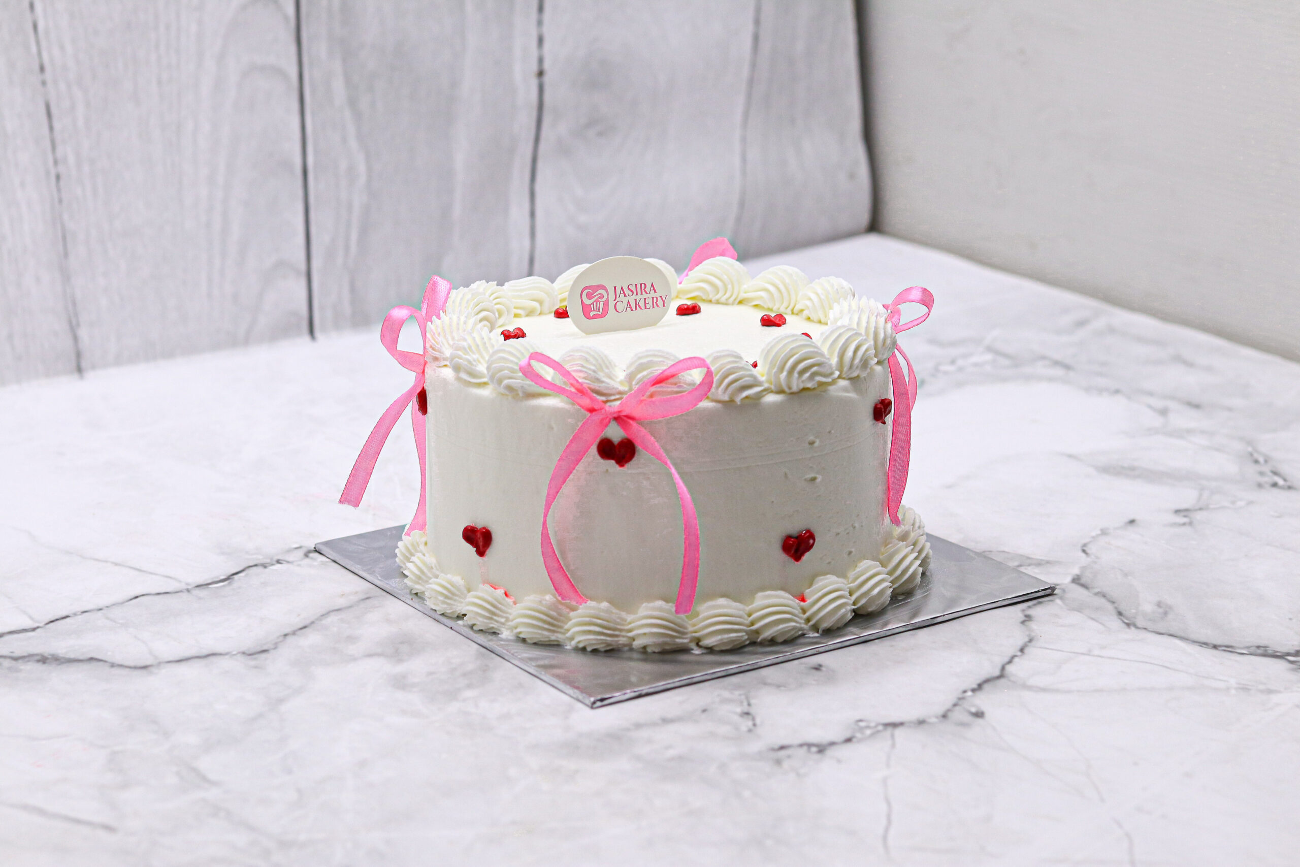 White Love 16 cm by Jasira Cakery - Gambar 3