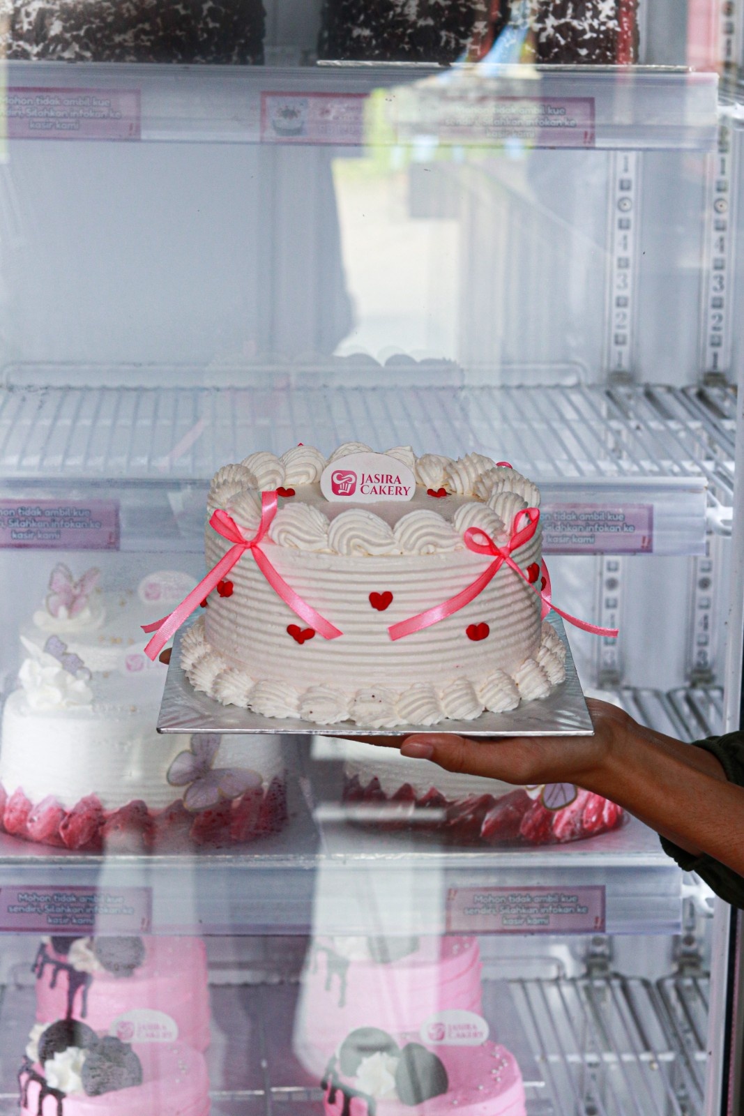 White Love 16cm by Jasira Cakery - Gambar 2