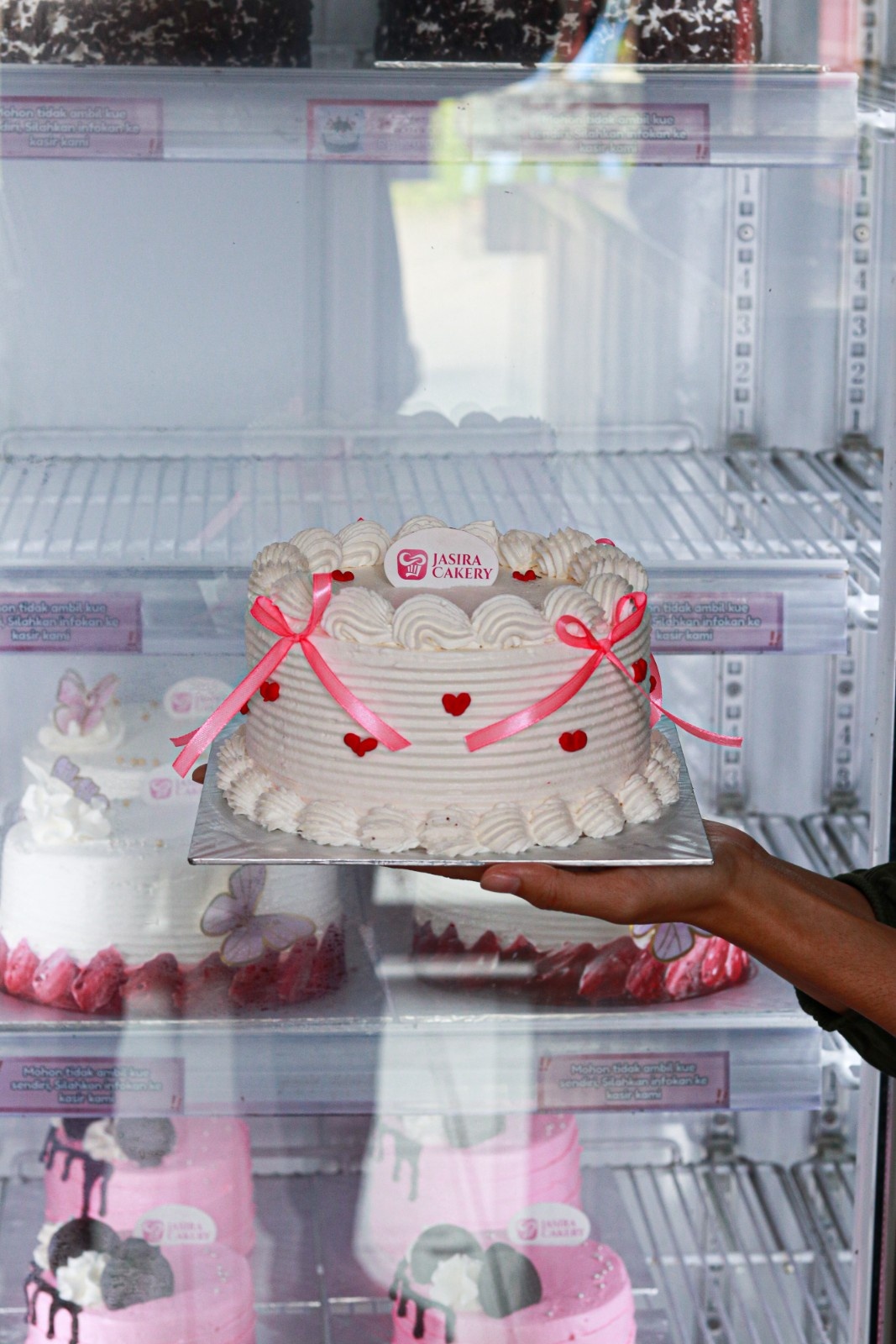 White Love 16cm by Jasira Cakery - Gambar 4