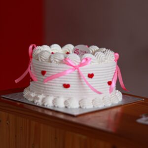White Love 16cm by Jasira Cakery
